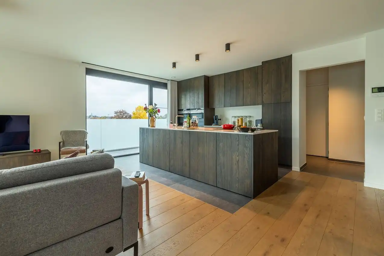 Gemeubelde penthouse met 2 slpk, ruim terras en autostaanplaats foto 7