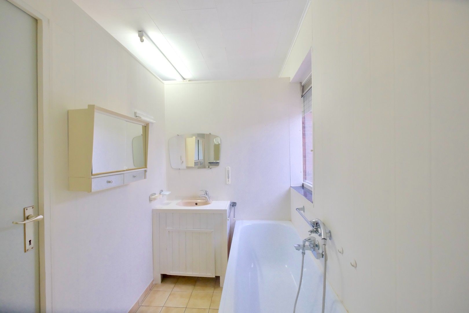 Rustig gelegen bungalow met 3 slpks en garage op 800 m²! foto 14