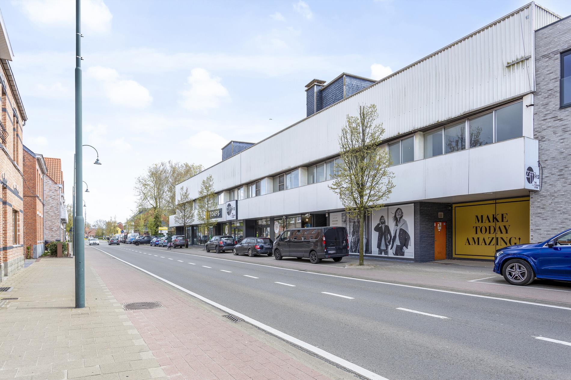 3 ruime te renoveren appartementen met 3 & 4 slaapkamers in het centrum van Balen! foto {{pictureIndex}}