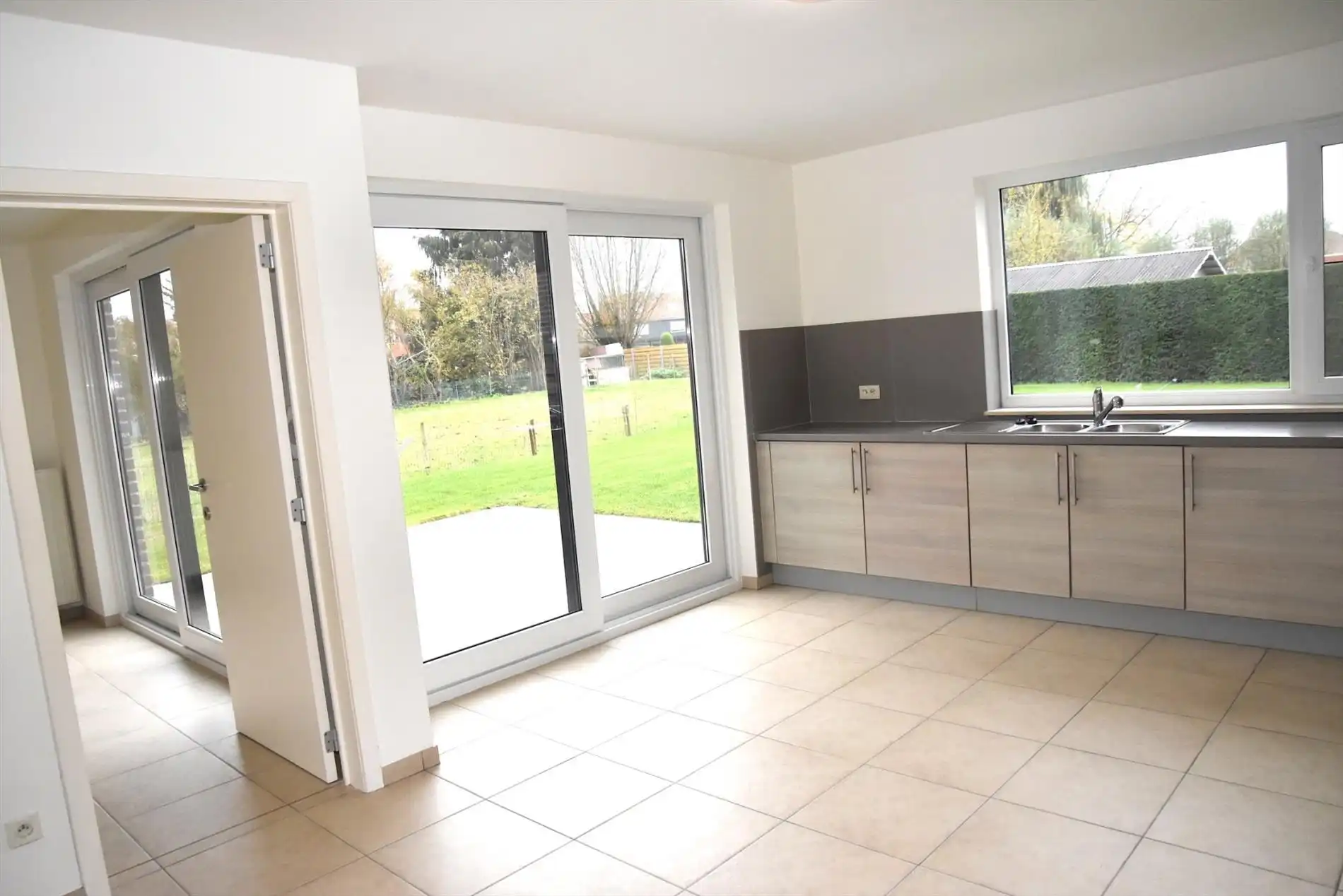 Heel mooie koppelwoning te huur in centrum Wevelgem! foto 7