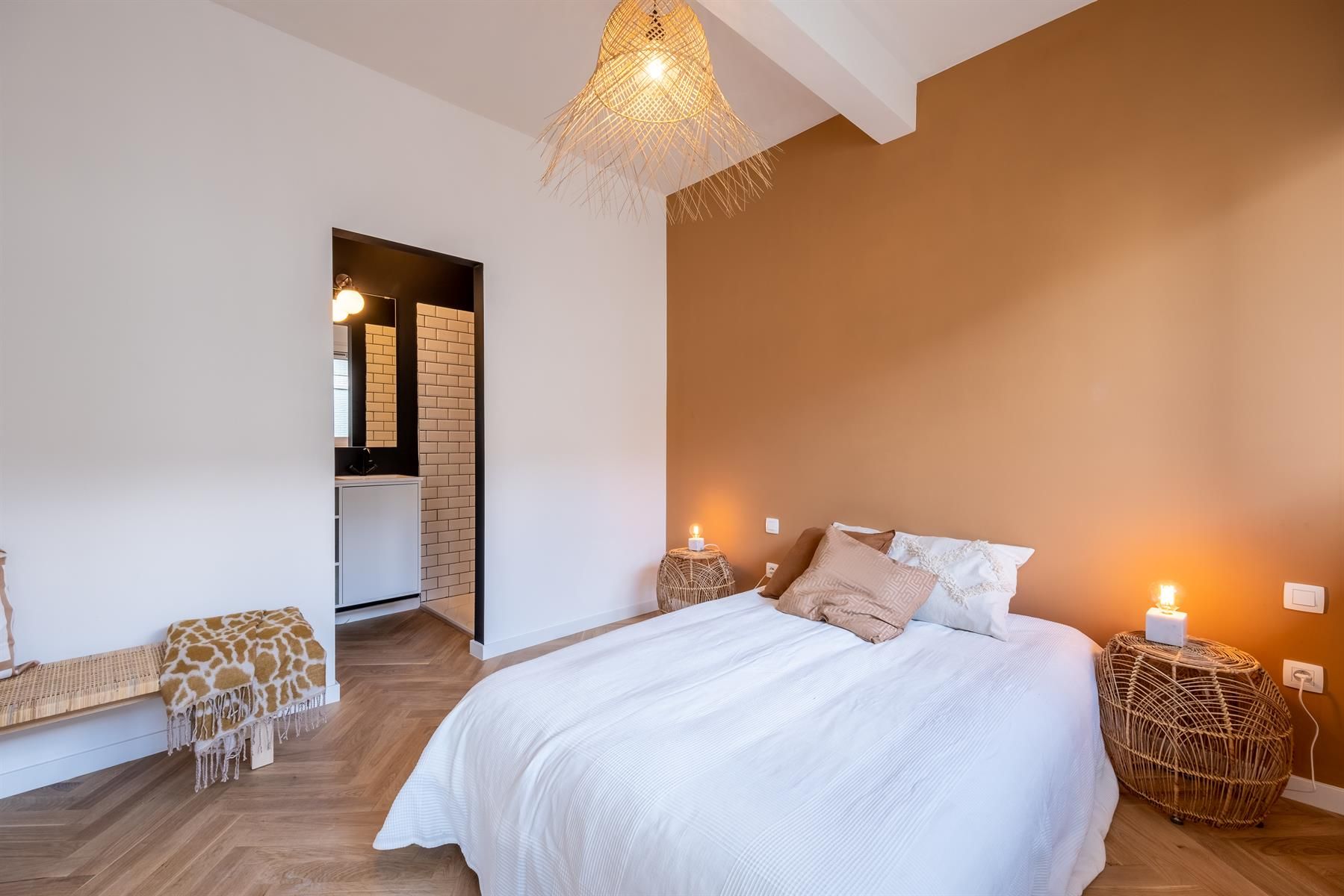Gerenoveerd 1-slaapkamerappartement met knus balkon foto 2