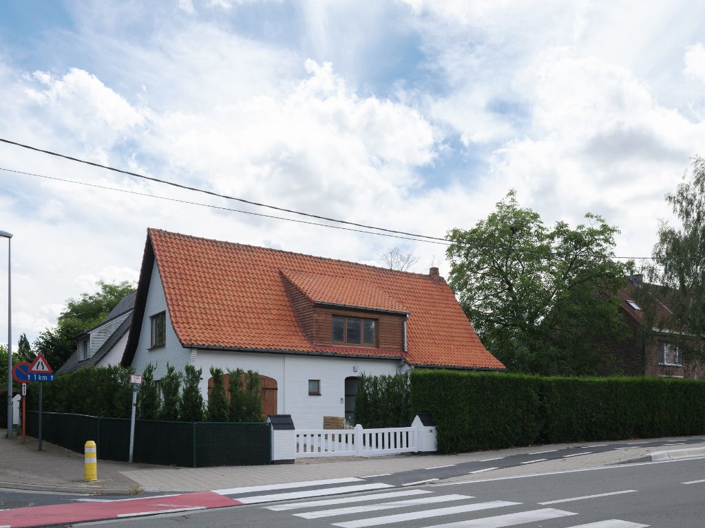 Melle - Gerenoveerde villa met 3 slaapkamers, 2 badkamers, garage en aangename tuin op een boogscheut van Gent. foto 12