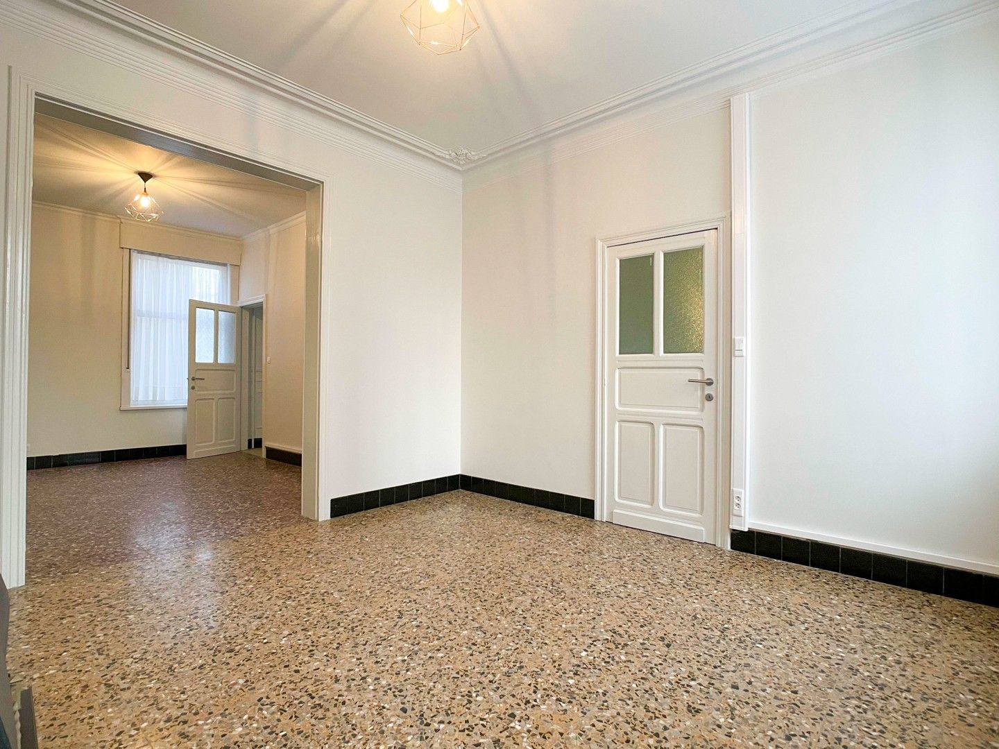 Instapklare woning met 3 slaapkamers en garage nabij het centrum van Tielt (Meulebeke)! foto 3