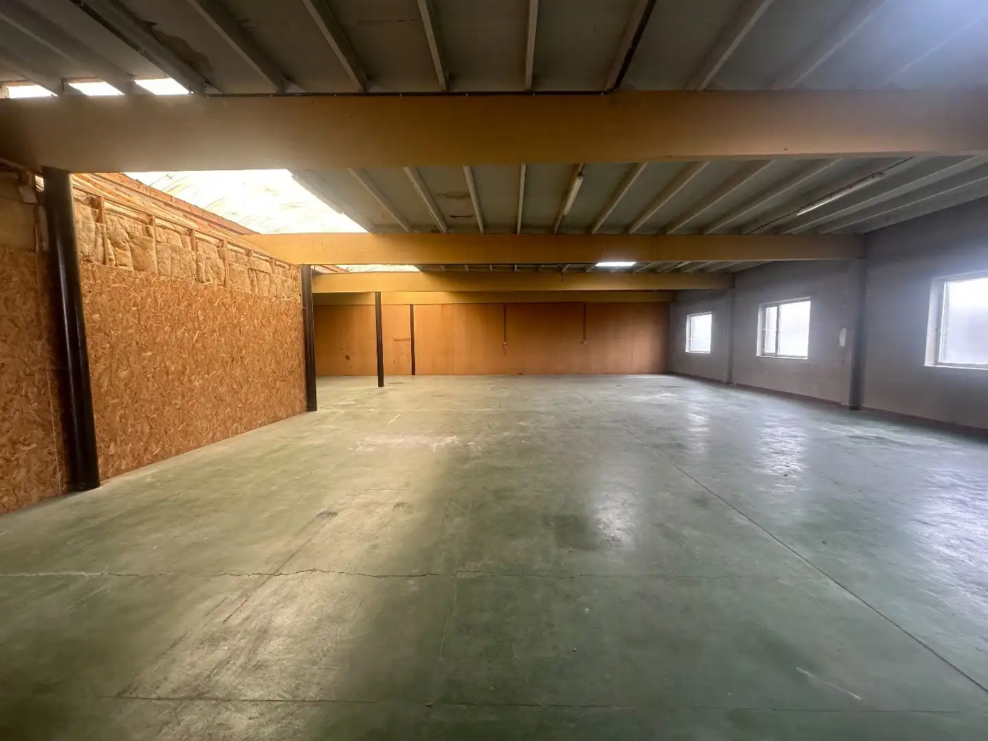 Loods van 360 m² op industriepark van Houthulst foto 2