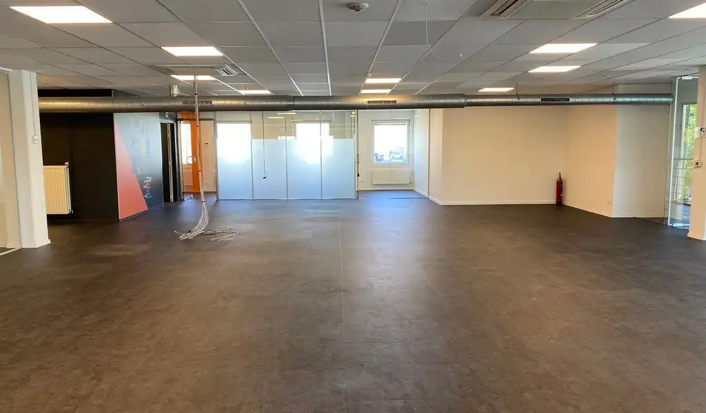 Ingedeeld kantoorverdiep te huur nabij N47 in Lokeren foto 17