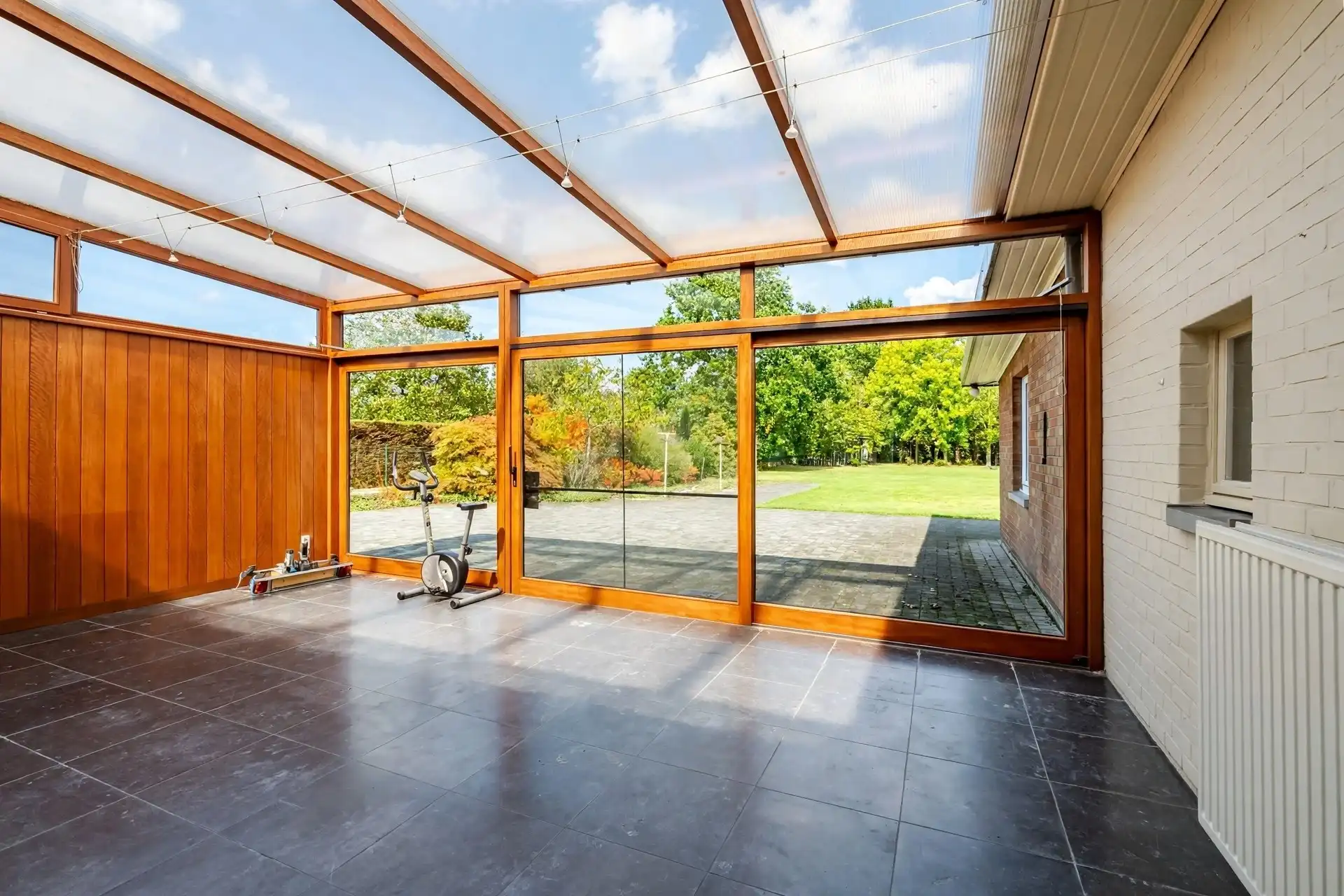 Uitstekend gelegen bungalow op uitzonderlijk perceel foto 12