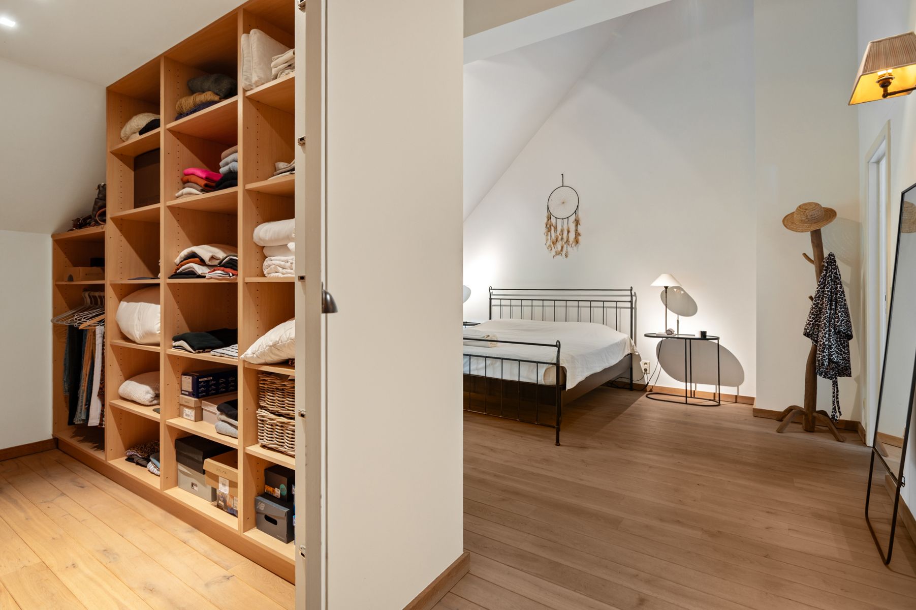 UNIEKE INSTAPKLARE WONING MET ZWEMBAD foto 20