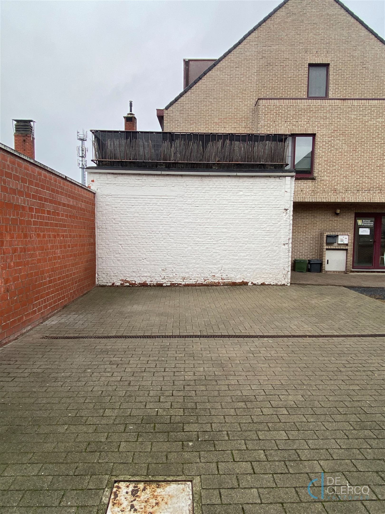 Nieuw, ruim kantoor met parking te huur centrum Lochristi!  foto 13