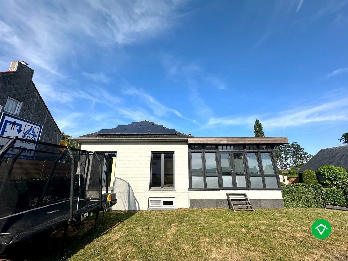 Alleenstaande, unieke woning met drie slaapkamers op een goede ligging te Torhout foto {{pictureIndex}}