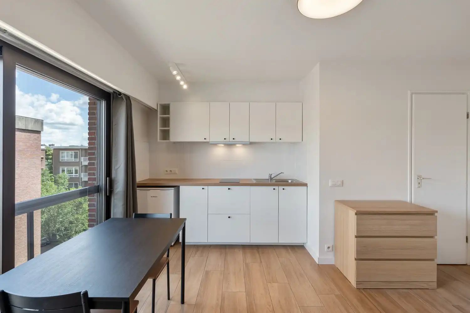Gerenoveerde, gemeubelde en energiezuinige(B-label) studio met een balkon te centrum Leuven! Onmiddellijk beschikbaar! foto 4