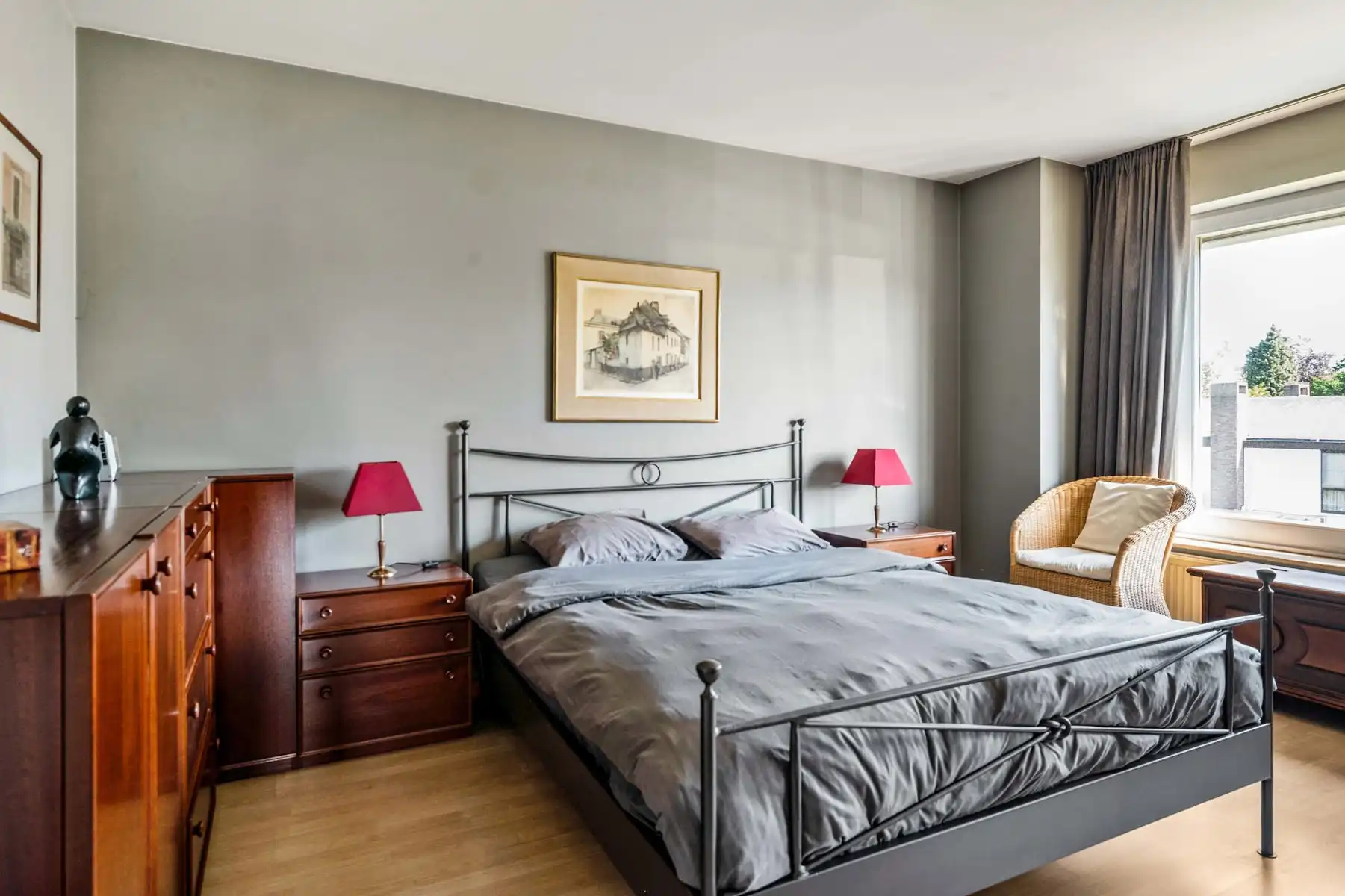 Lichtrijk appartement met garagebox en voorliggende oprit foto 15