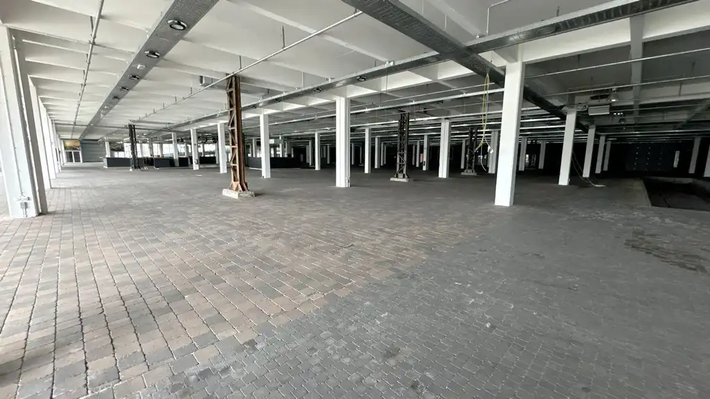 Magazijn met showroom te huur op commerciële site in haven Antwerpen foto 6