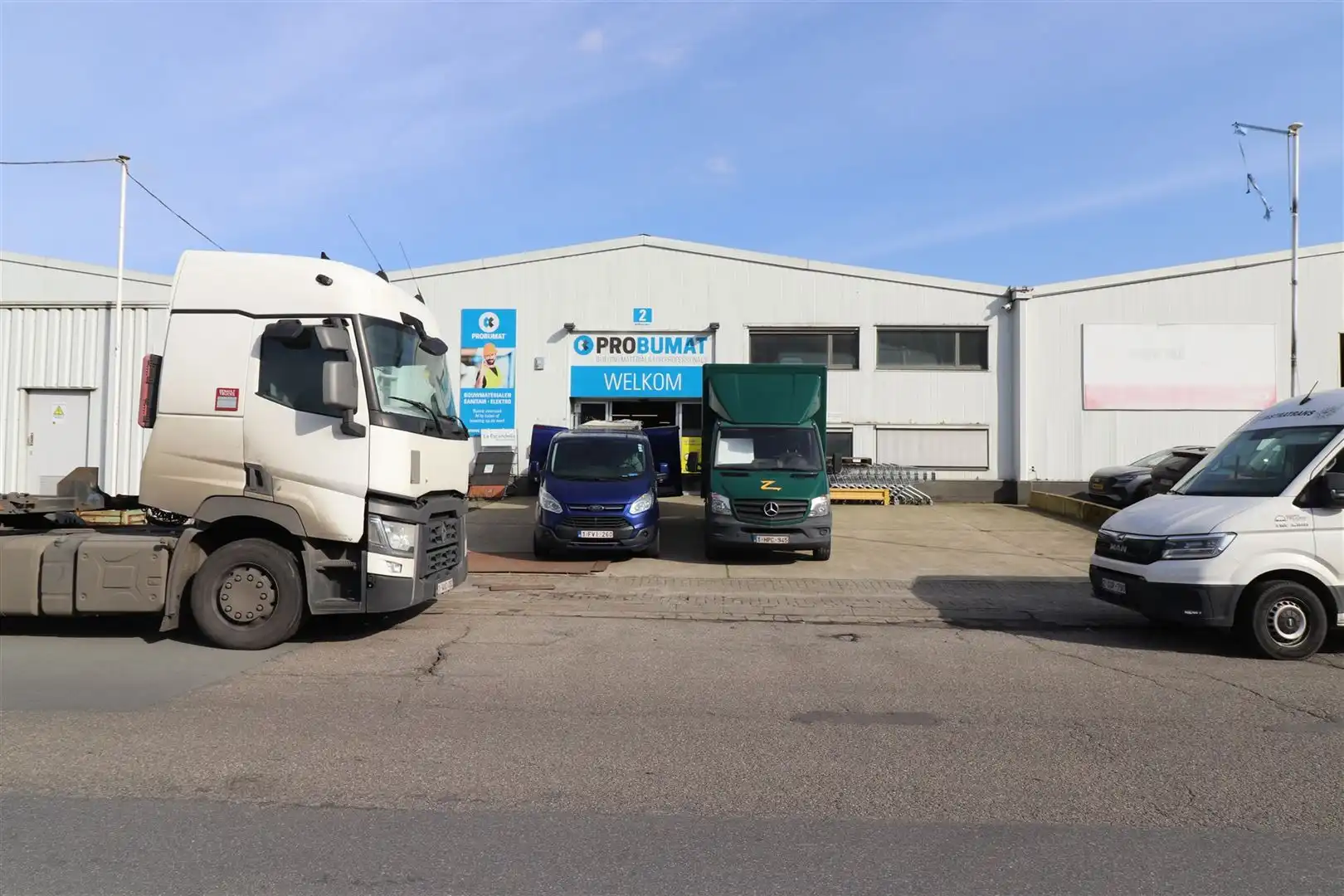 KMO-unit met kantoor en parking foto {{pictureIndex}}