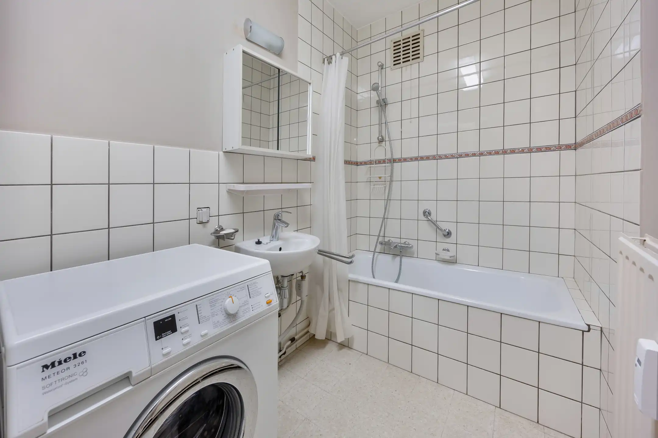Appartement met 2 slaapkamers en terras op goede locatie foto 15