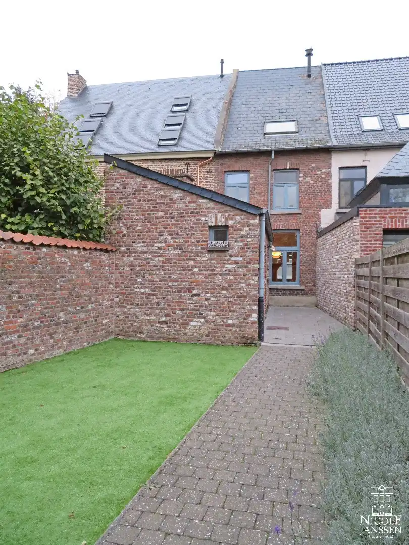 Charmant stadshuisje met drie slaapkamers en tuintje foto 14