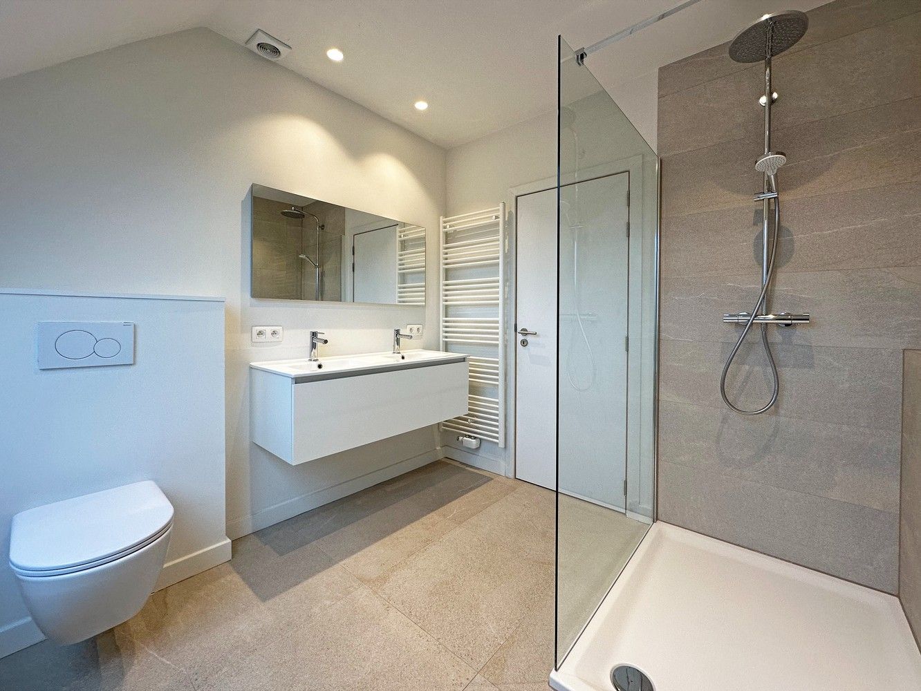 Huis met 3 slaapkamers + dressing en tuin te Wijnegem! foto 15