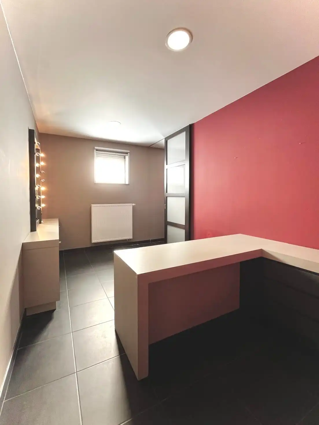 COMMERCIEEL GEBOUW - 214 M² BRUIKBARE RUIMTE foto 14