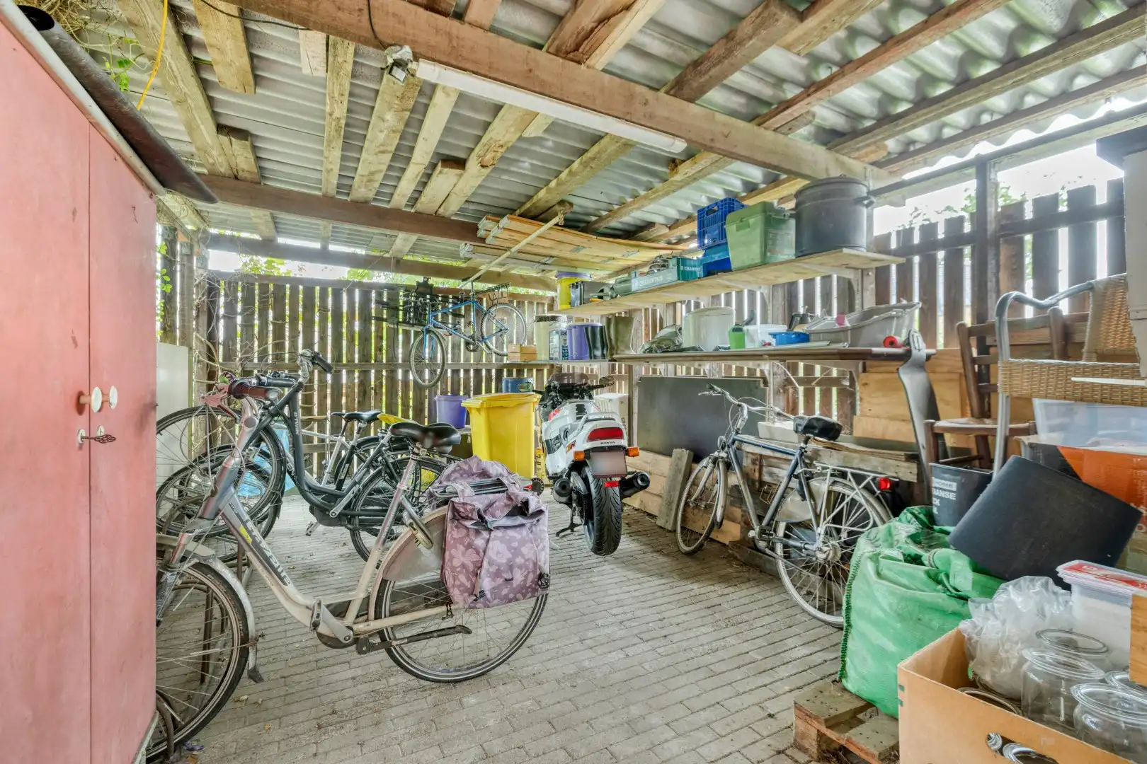 Ruime woning met 5 slpks gelegen op een rustige locatie met een vlotte verbinding naar de omliggende gemeenten !  foto 40