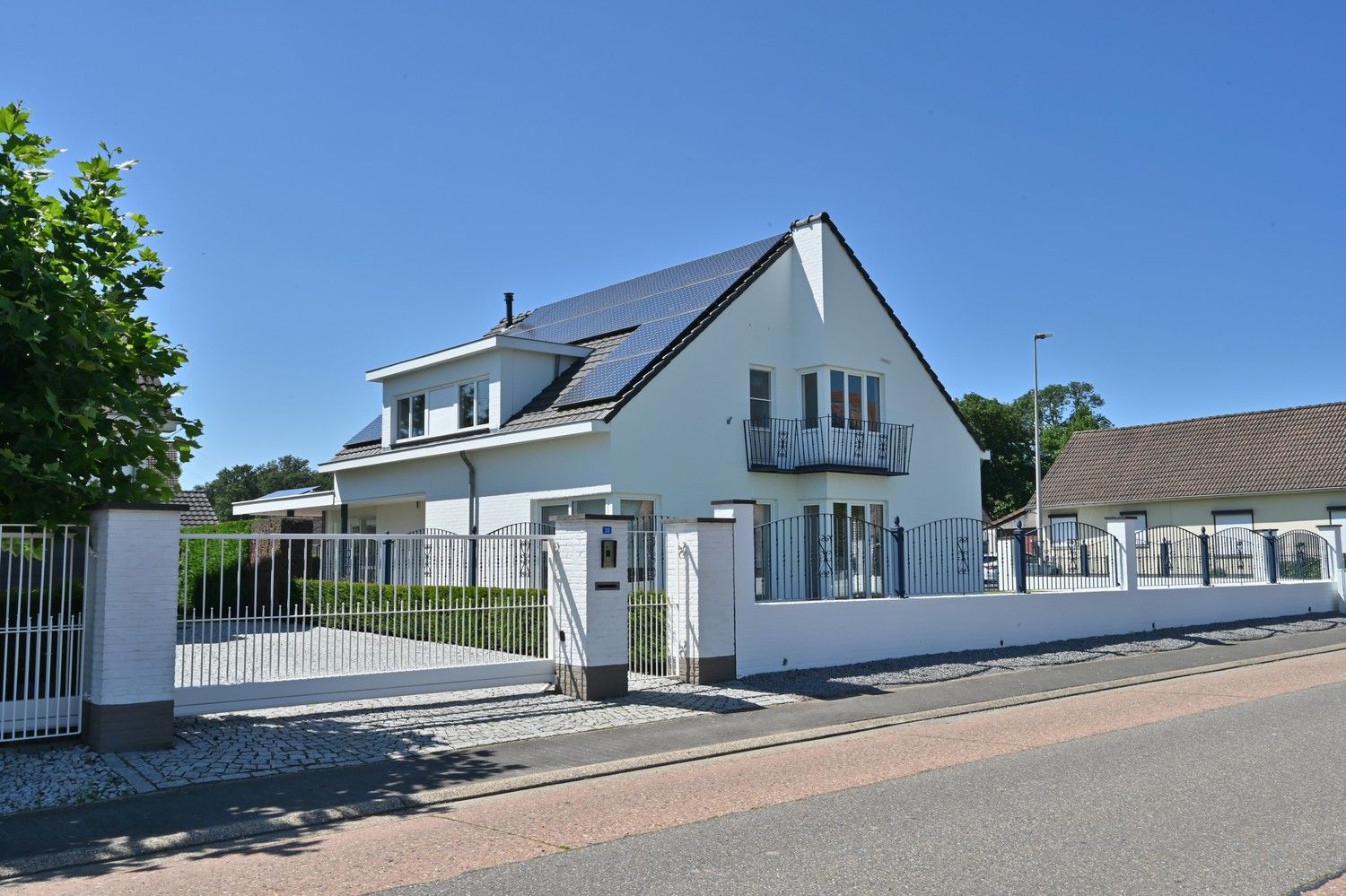 Royale, instapklare villa met 34 zonnepanelen, vloerverwarming met warmtepomp (EPC-label A!) en separaat garagegebouw, landelijk gelegen in Lanaken-Gellik. foto 25