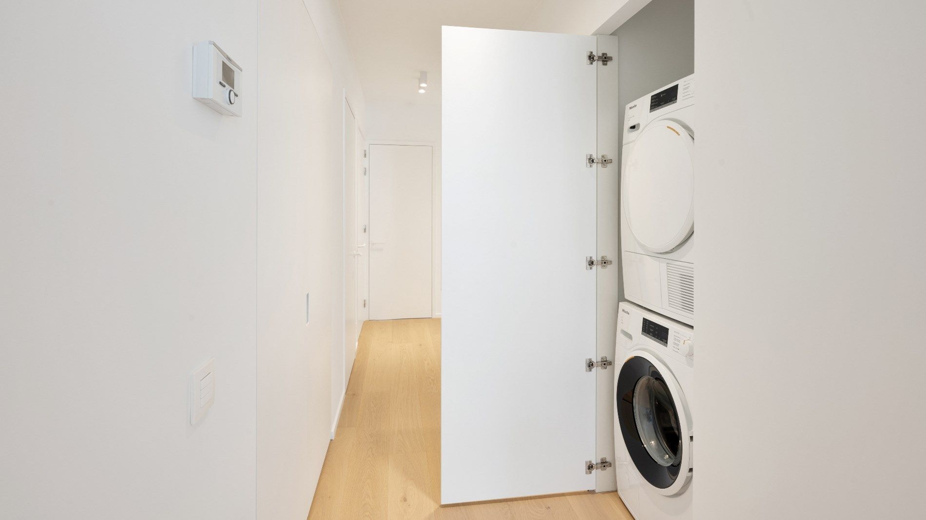 Prachtig gerenoveerd 3-slaapkamer appartement gelegen op de Lippenslaan.  foto 10