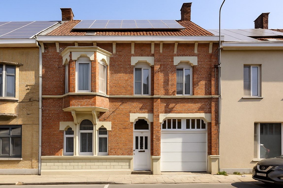 PRACHTIGE HERENWONING MET TUIN | GARAGES & TOEGANG ACHTEROM foto {{pictureIndex}}