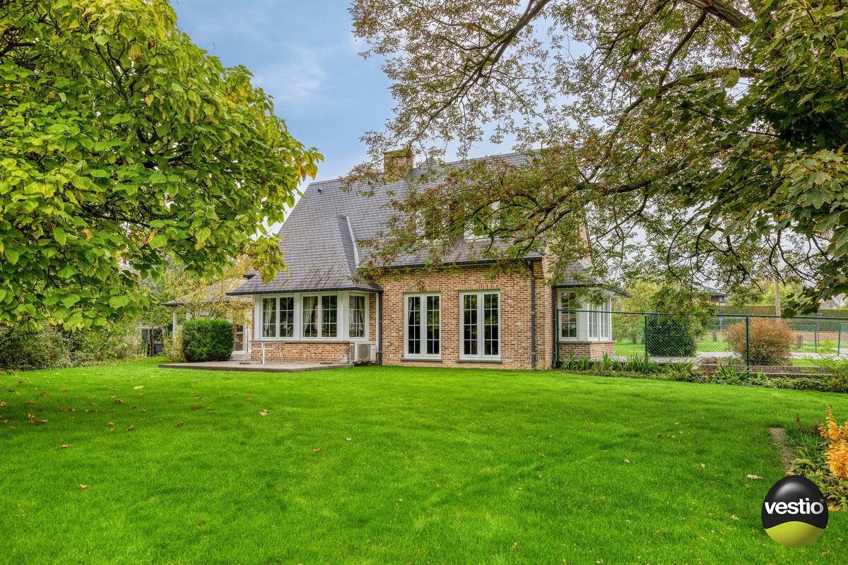 RUSTIG GELEGEN RUIME VILLA MET 5 SLK OP RIANT PERCEEL VAN 18A61CA IN STADSRAND TONGEREN. foto 3