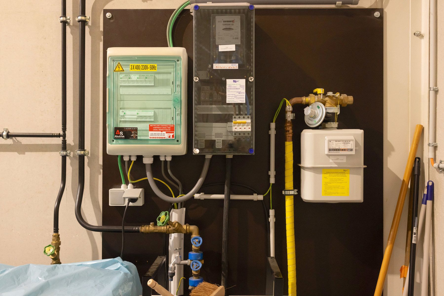 Perfect afgewerkt industriepand met kantoor en loods foto 26