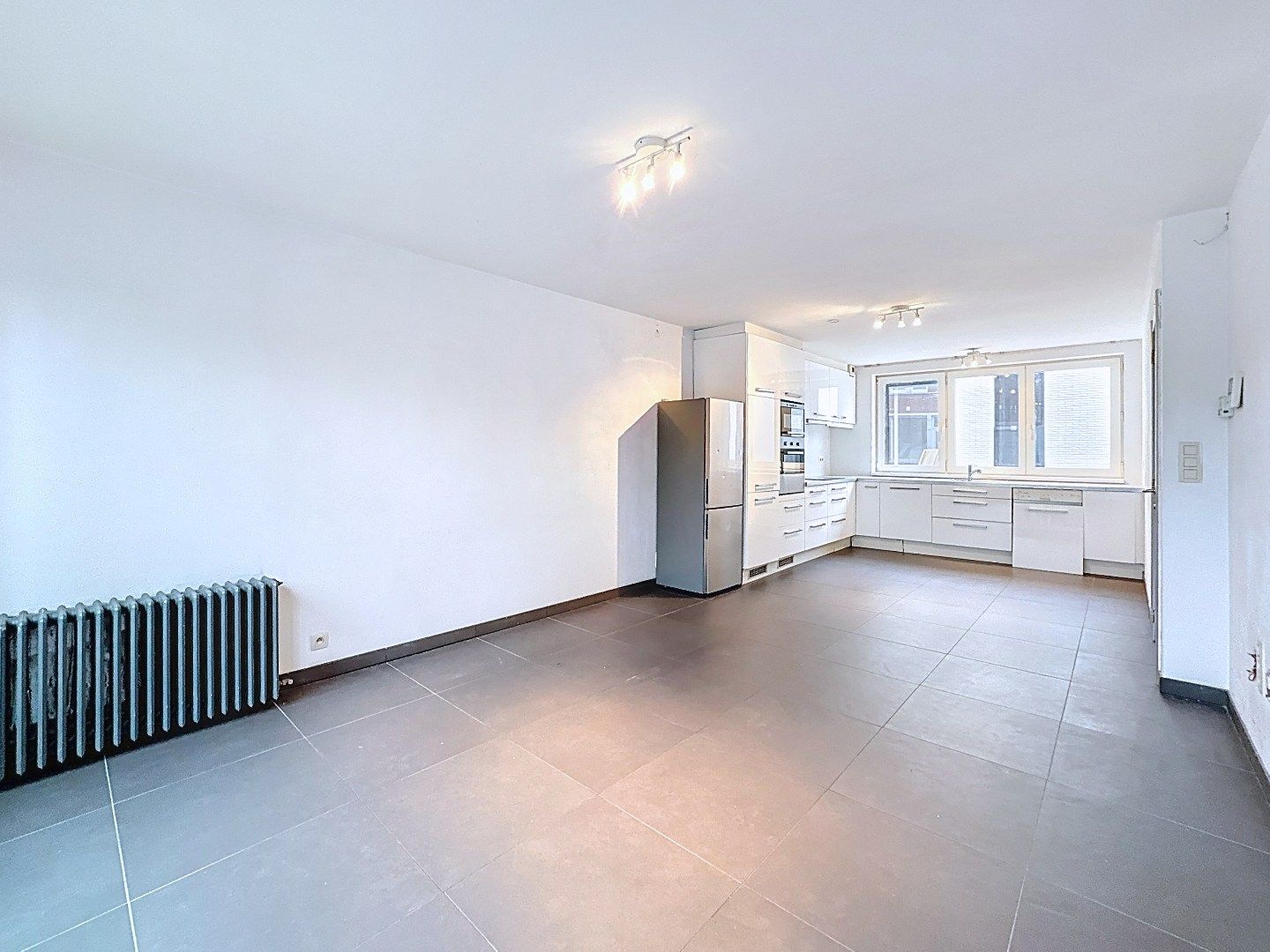 Appartement met 2 slaapkamers, ruim terras en garage te Koekelare  foto 3