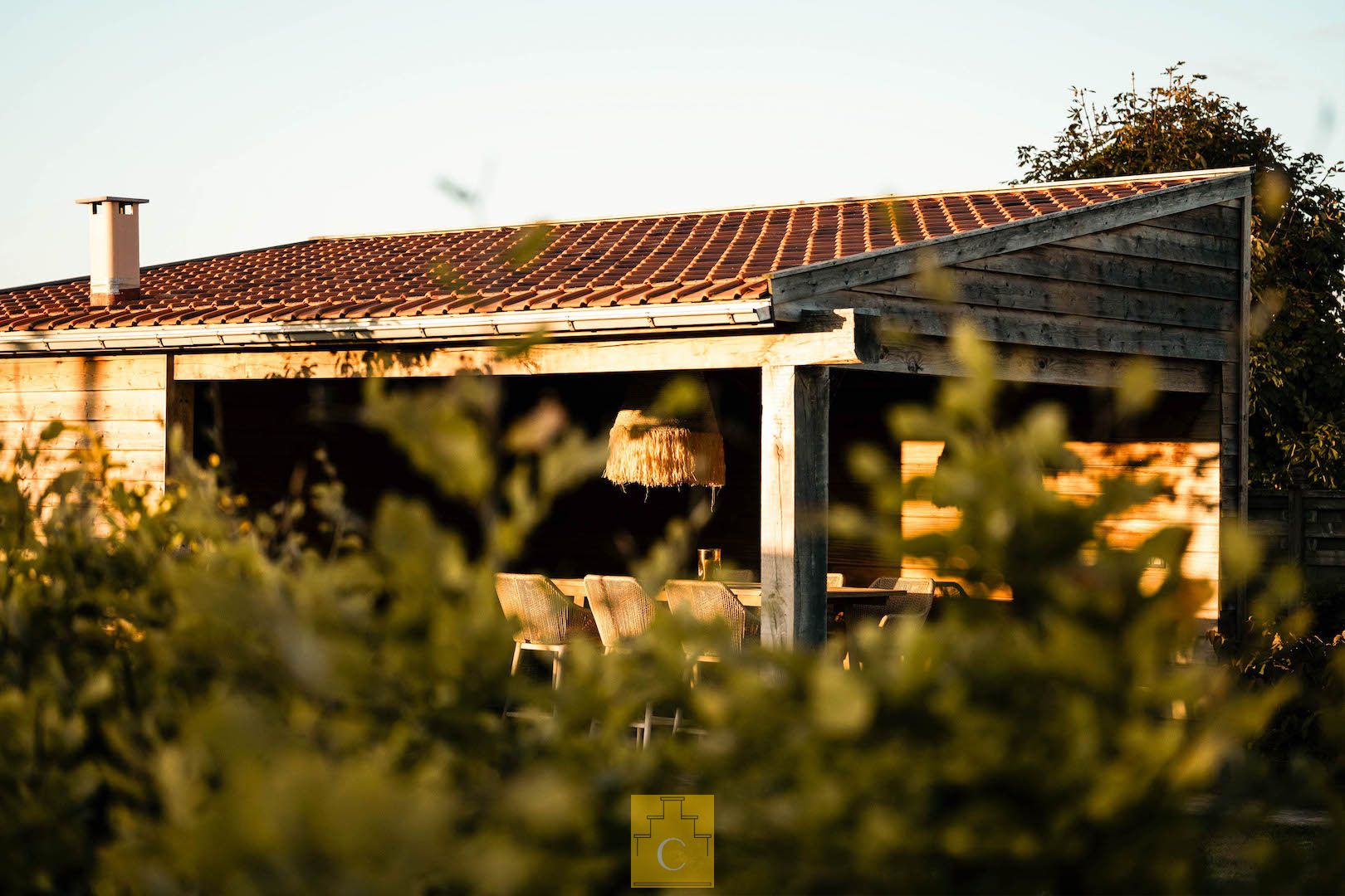 knap gerenoveerde gezinswoning, landelijke stijl met eigentijdse toets, met zonnige tuin en parking foto 2