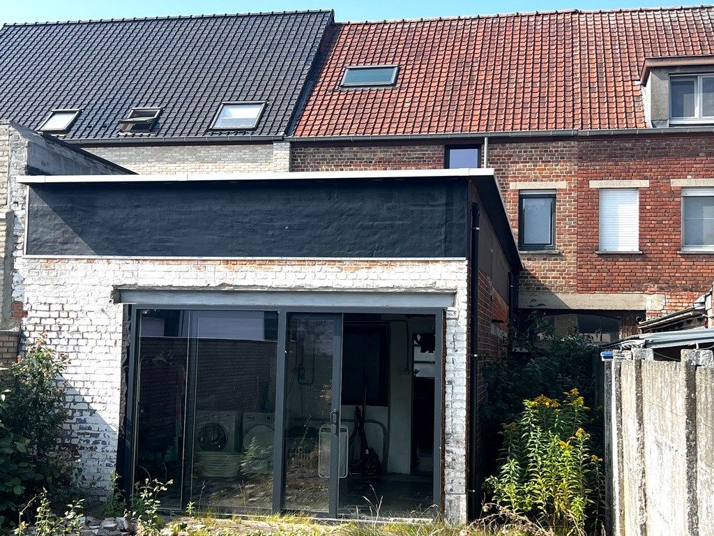 Rijwoning met 3 slaapkamers en garage te koop in Harelbeke foto 1