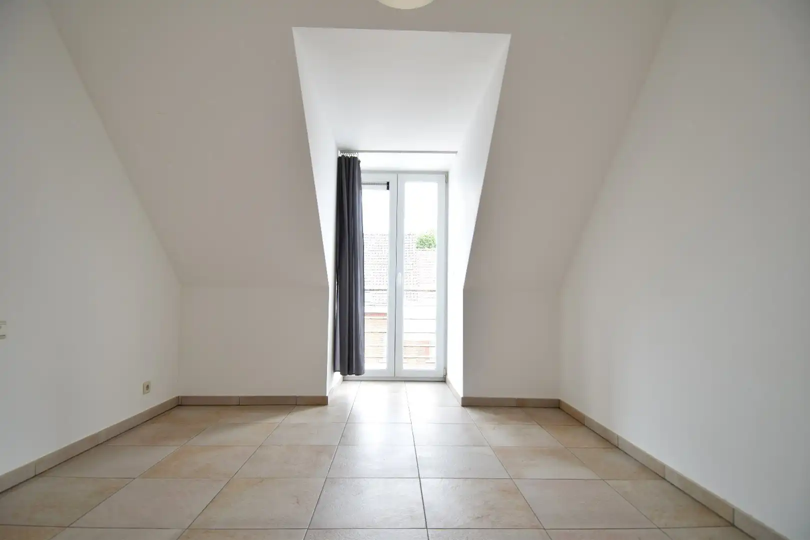 Interessante opbrengsteigendom (204m² kantoor + 3 appartementen + garages/parkings + 295m² loods) op toplocatie in Bissegem foto 21