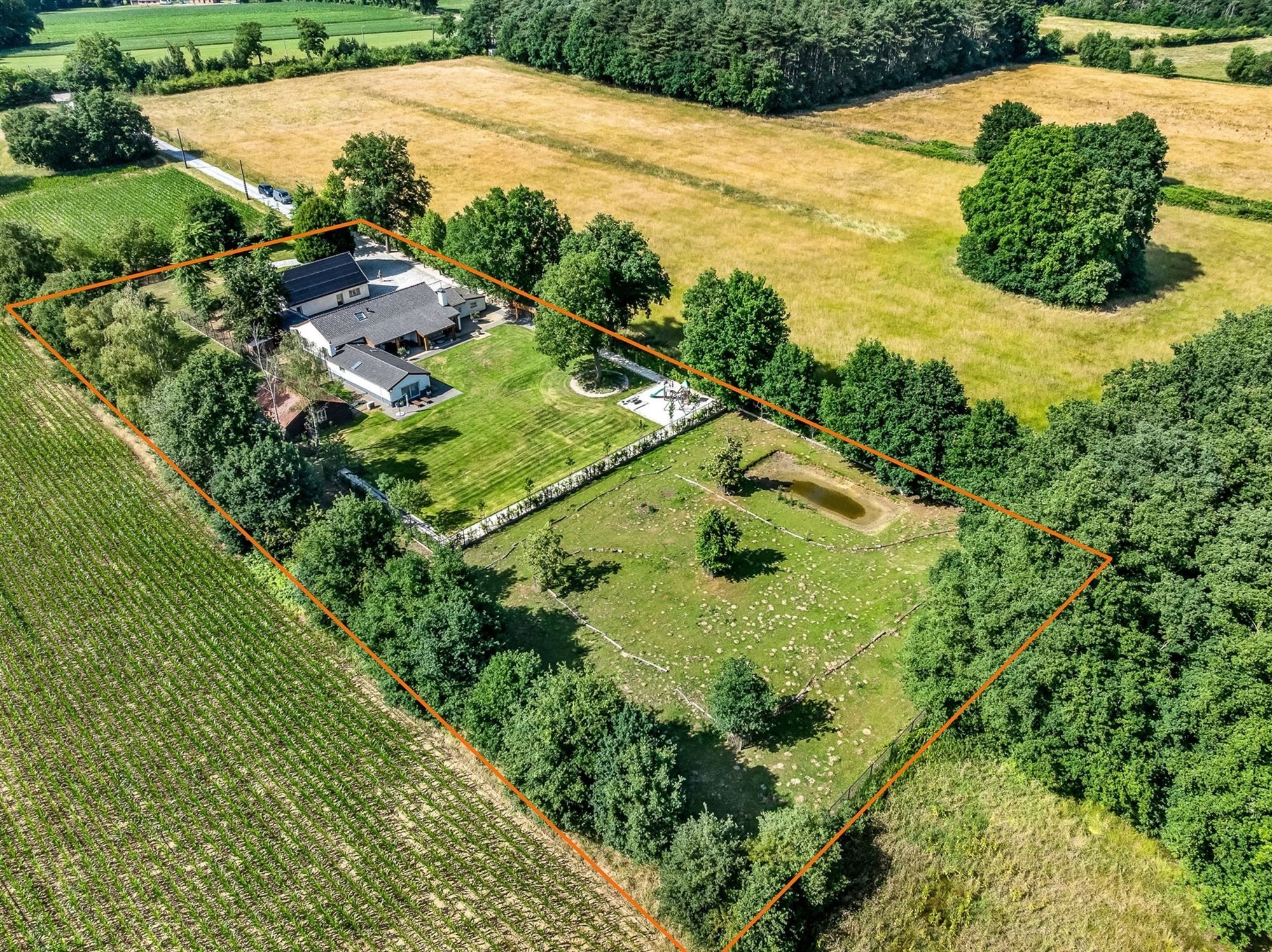 CHARMANTE WONING MET 5 SLAAPKAMERS OP UNIEK GELEGEN PERCEEL VAN 6600M² foto 31