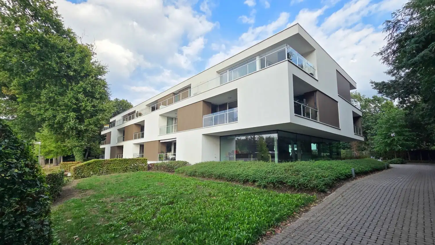 PRACHTIG APPARTEMENT met assistentieoptie IN EEN GROENE PARKOMGEVING. foto 16