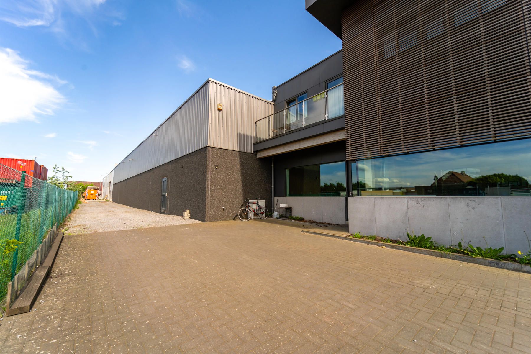Multifunctioneel gebouw - hoge afwerkingsgraad - goede verbinding E313/E314. foto 32
