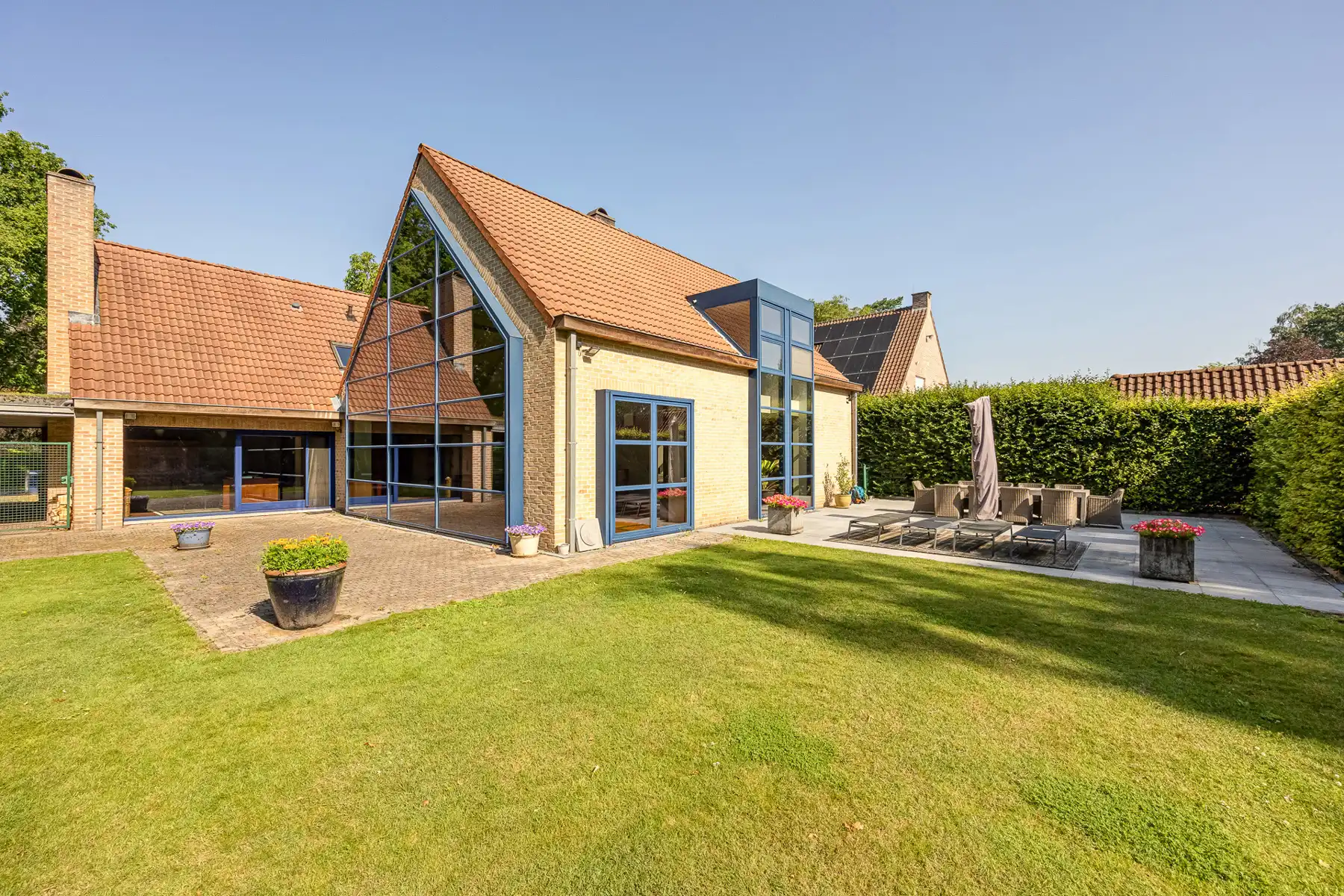 Ruime villa op 2.715 m² in een rustige en groene omgeving foto 2
