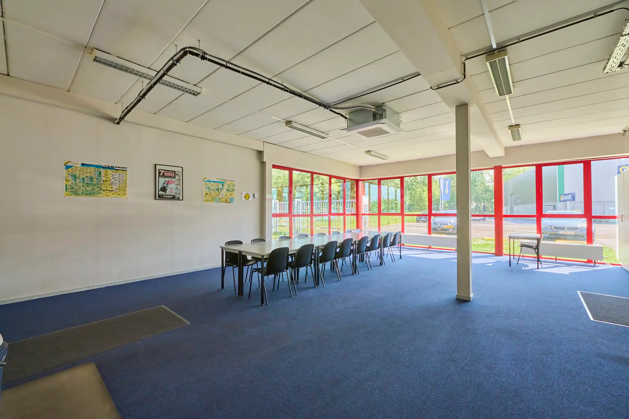  TE HUUR- HAL & KANTOOR in topconditie foto 12