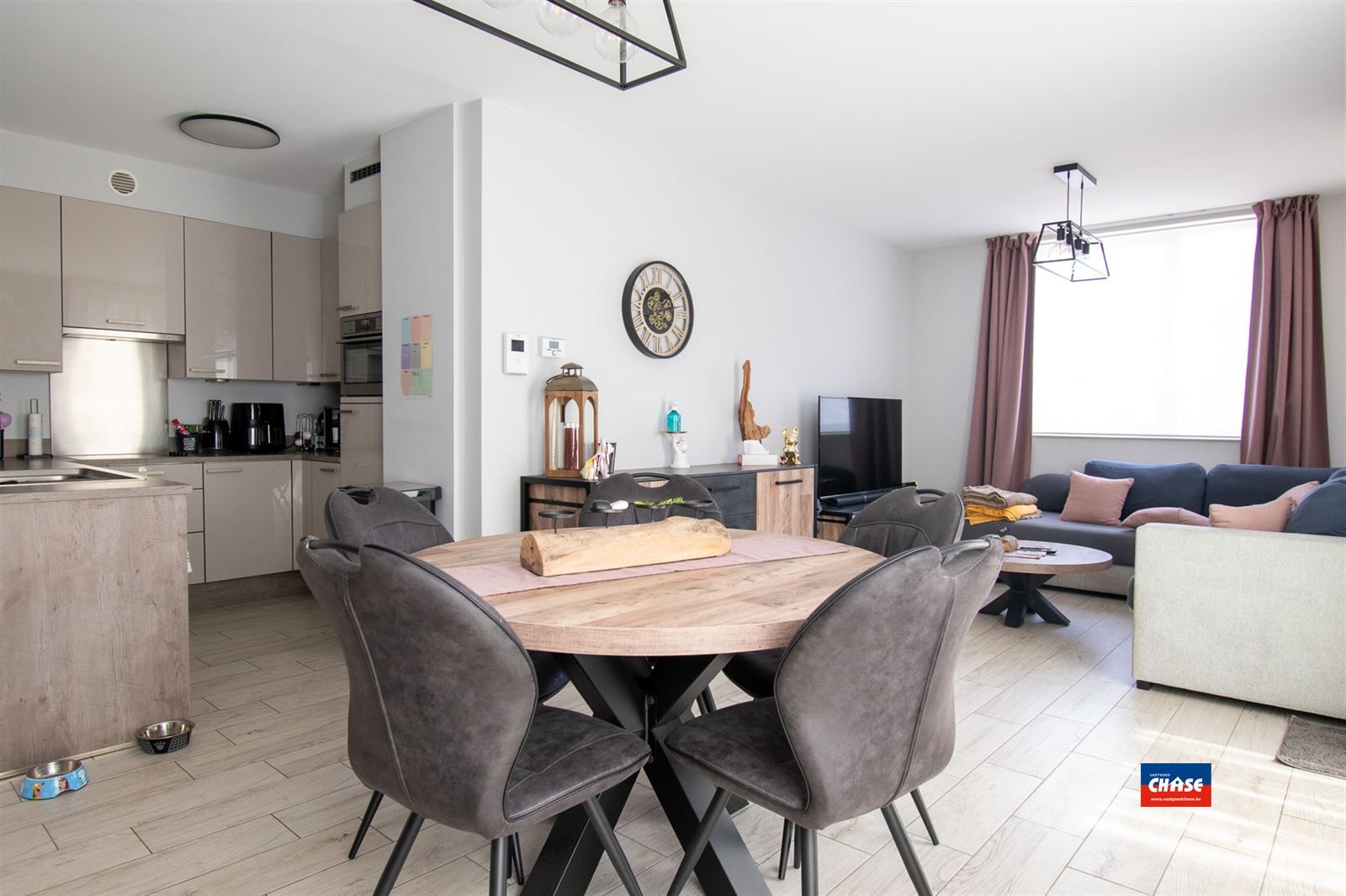Instapklaar, recente appartement met 2 slaapkamers & terras op de eerste verdieping foto 3