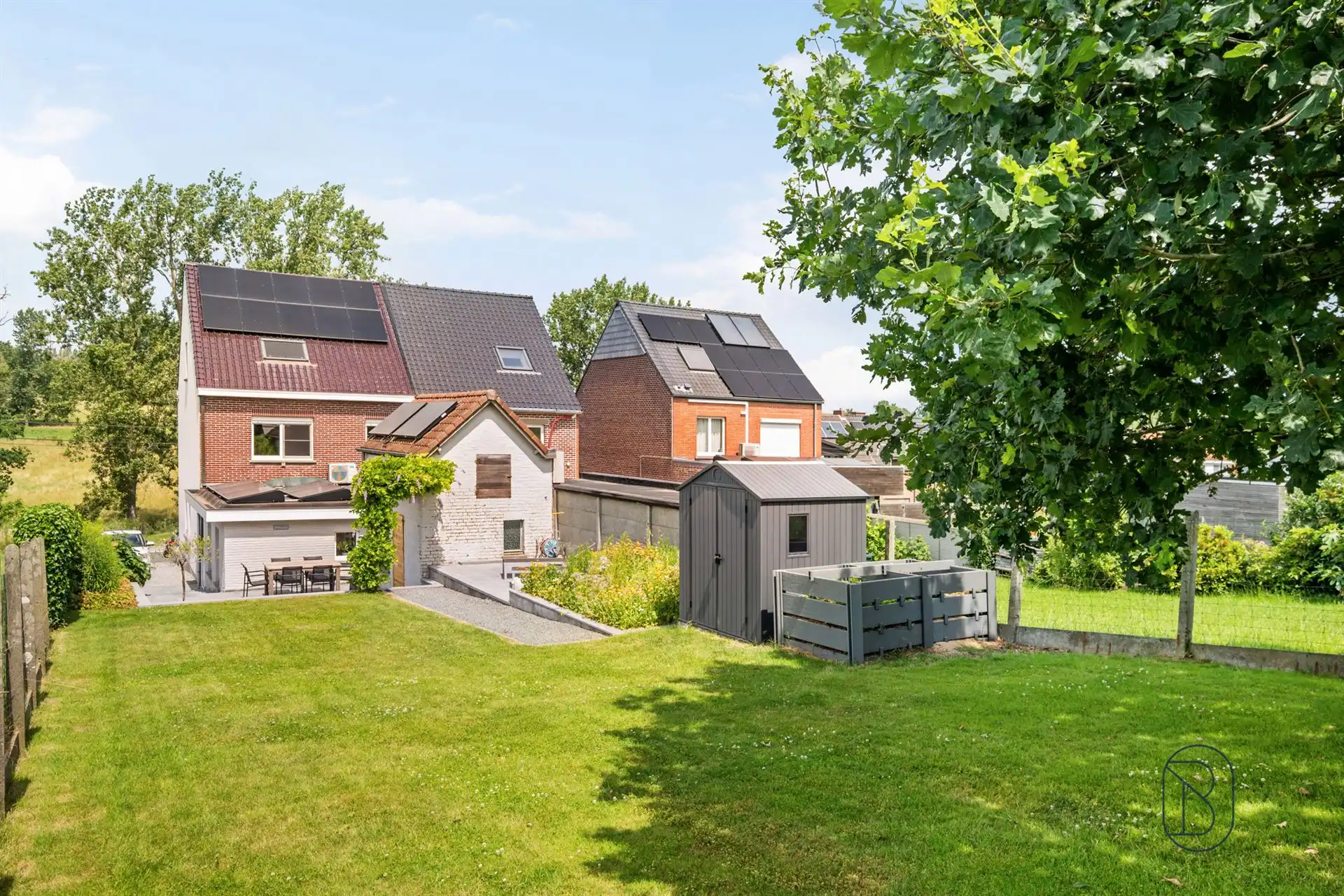 Perfect onderhouden woning met mooie tuin! foto 2