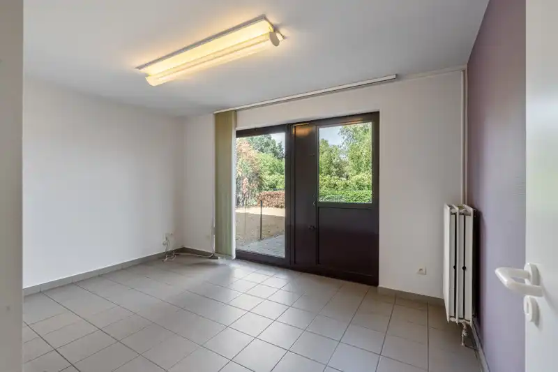 Zeer rustig gelegen gelijkvloers appartement met 3 slaapkamers, tuin en garage foto 14