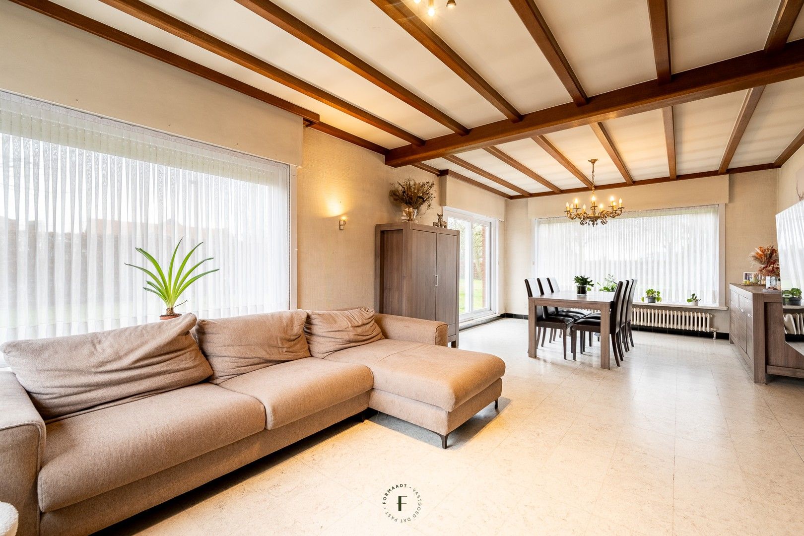 Strategisch gelegen woning met vernieuwde loods op toplocatie in Hooglede foto 5