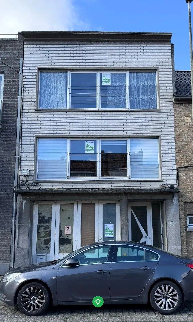 Opbrengsteigendom te koop met ruime garages in Oostende foto 1