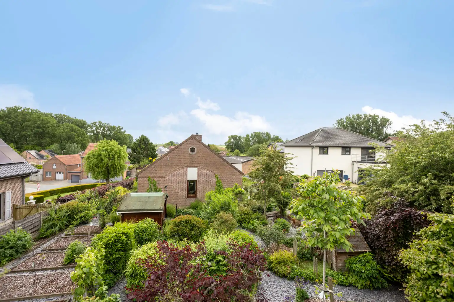 MOOIE WONING MET TUIN IN EEN RUSTIGE WIJK IN NEERVELP.   foto 25