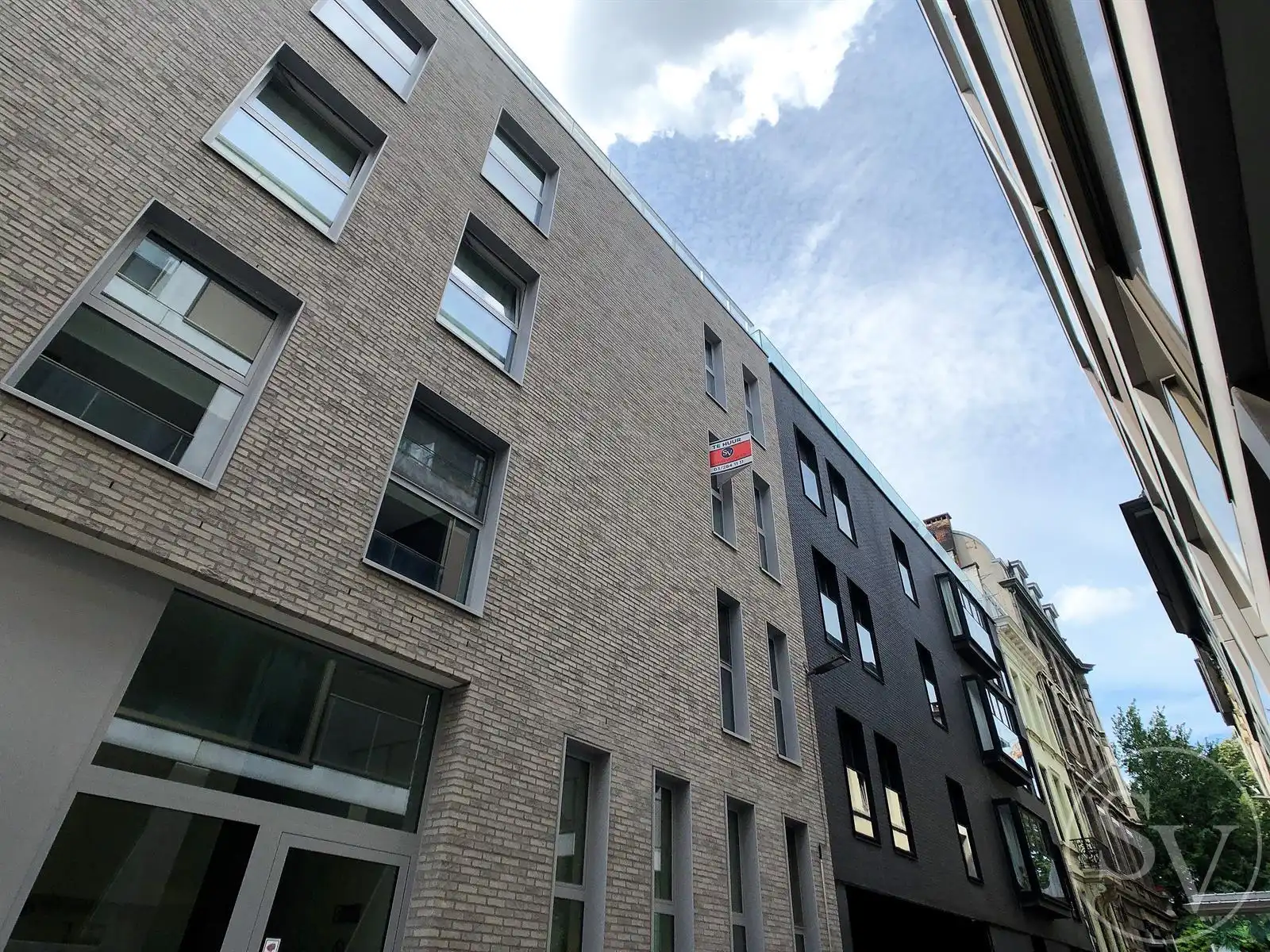 Appartement op TOP locatie, 2 slpk, terras en parking. foto 2