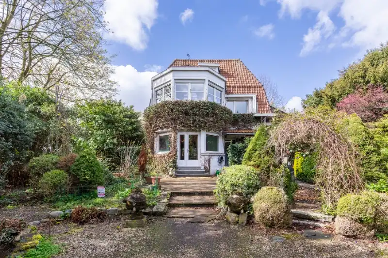 Karaktervolle, cottage villa in een oase van groen, na renovatie een parel! foto 3