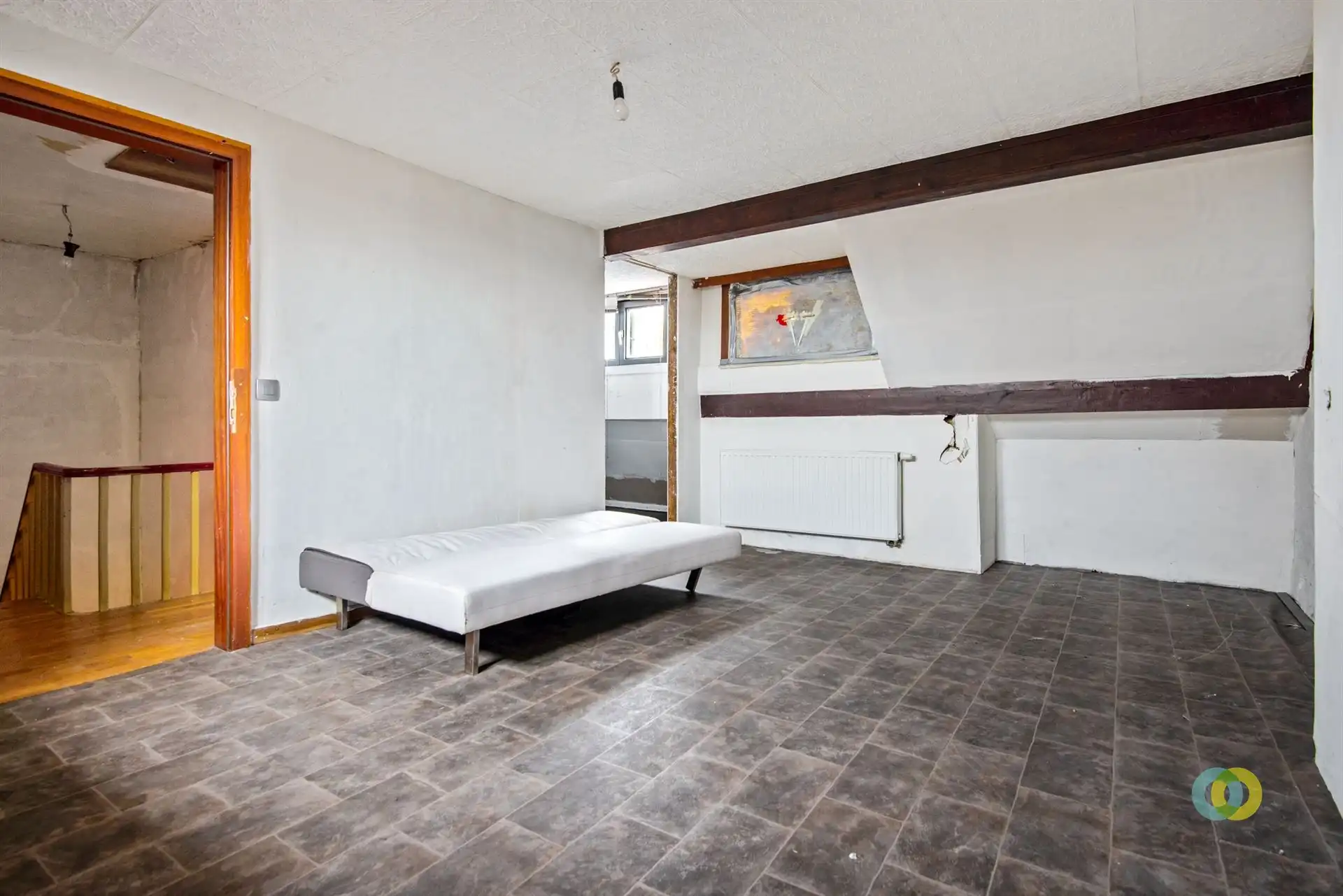 Ruime te renoveren woning met tuin en garage foto 14