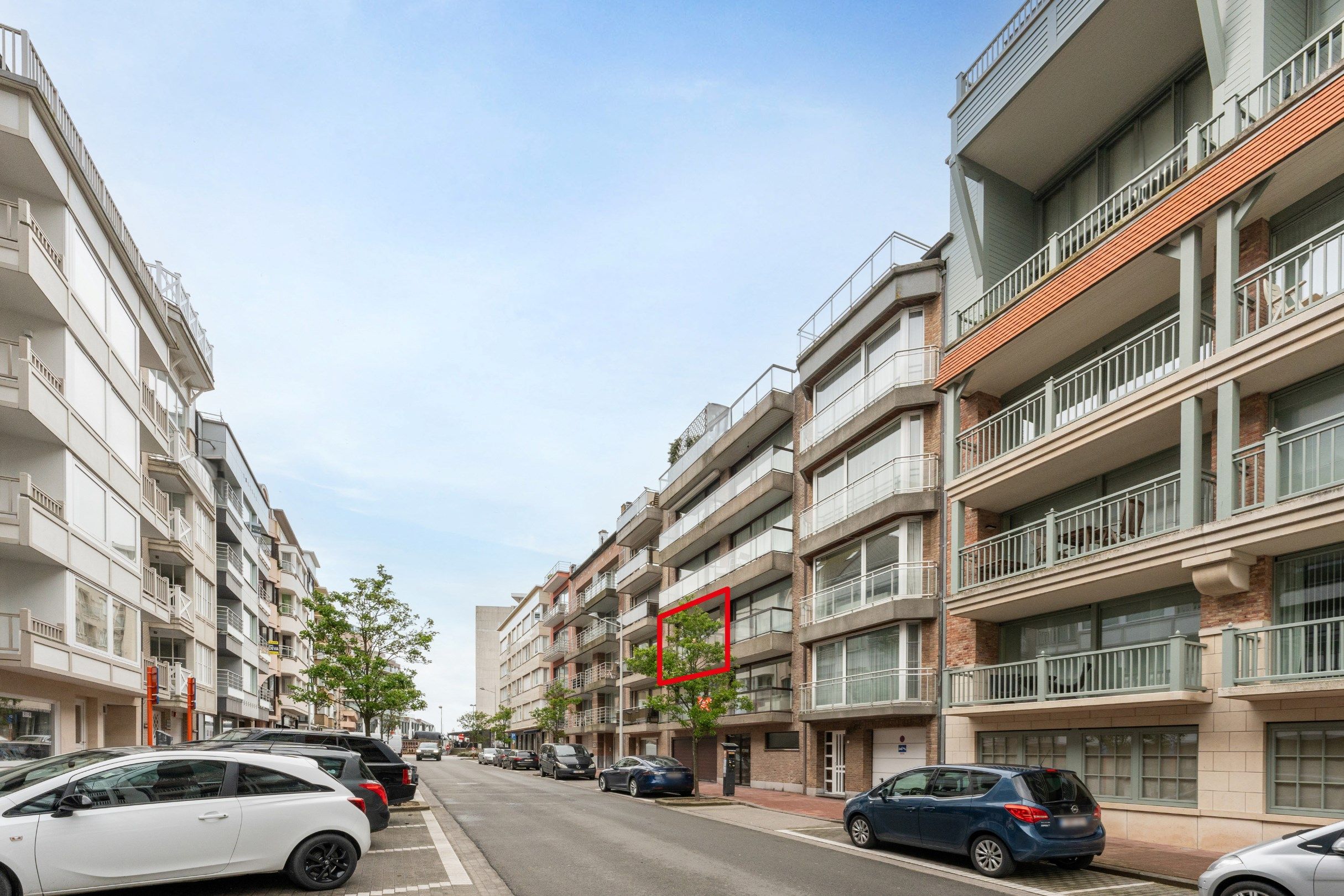 Mooi vernieuwd appartement gelegen aan de zonnekant van de Van Bunnenlaan te Knokke vlakbij de Zeedijk.  foto 17