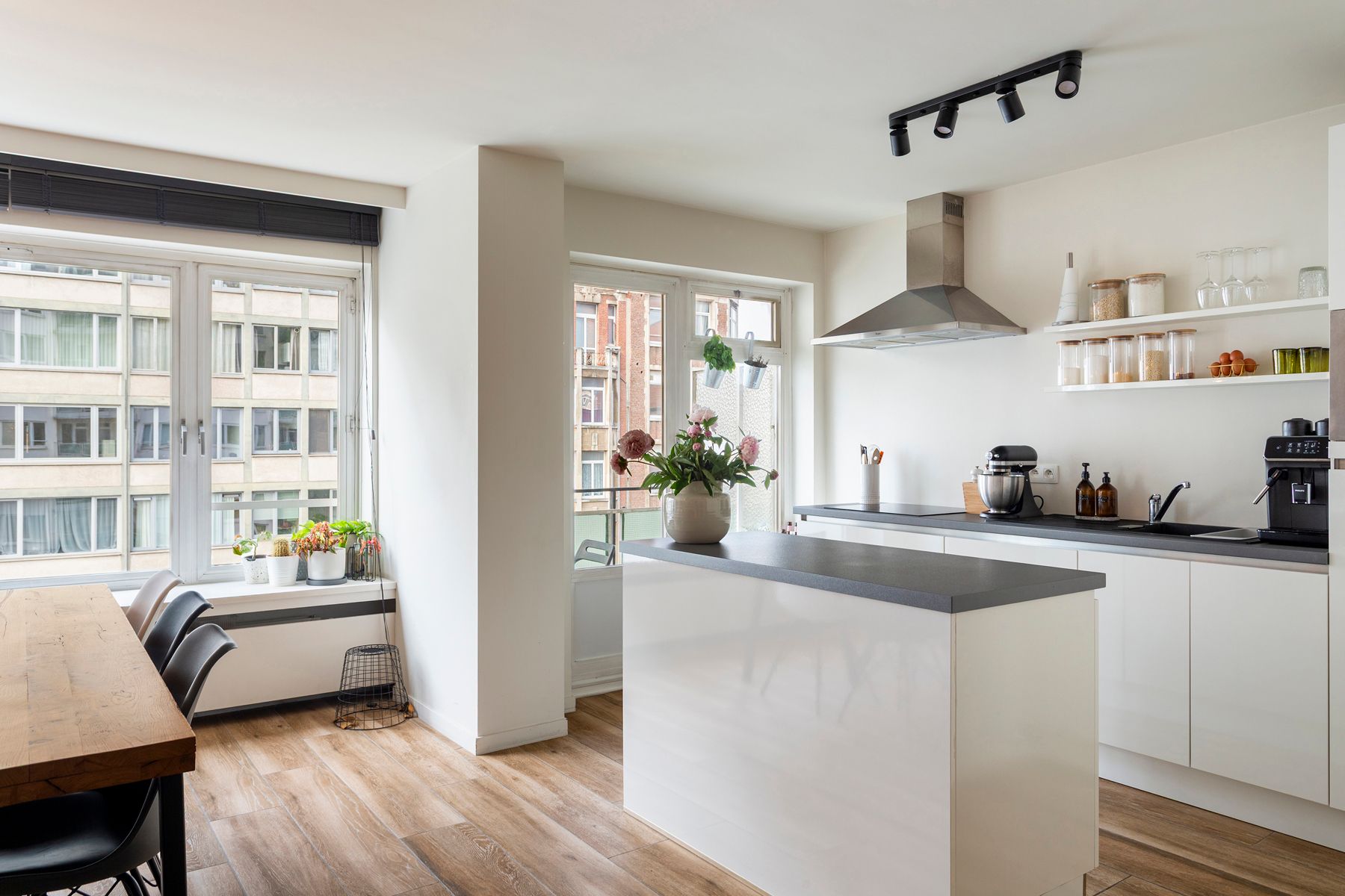 Stijlvol wonen in comfort aan de Plantin Moretuslei foto 15