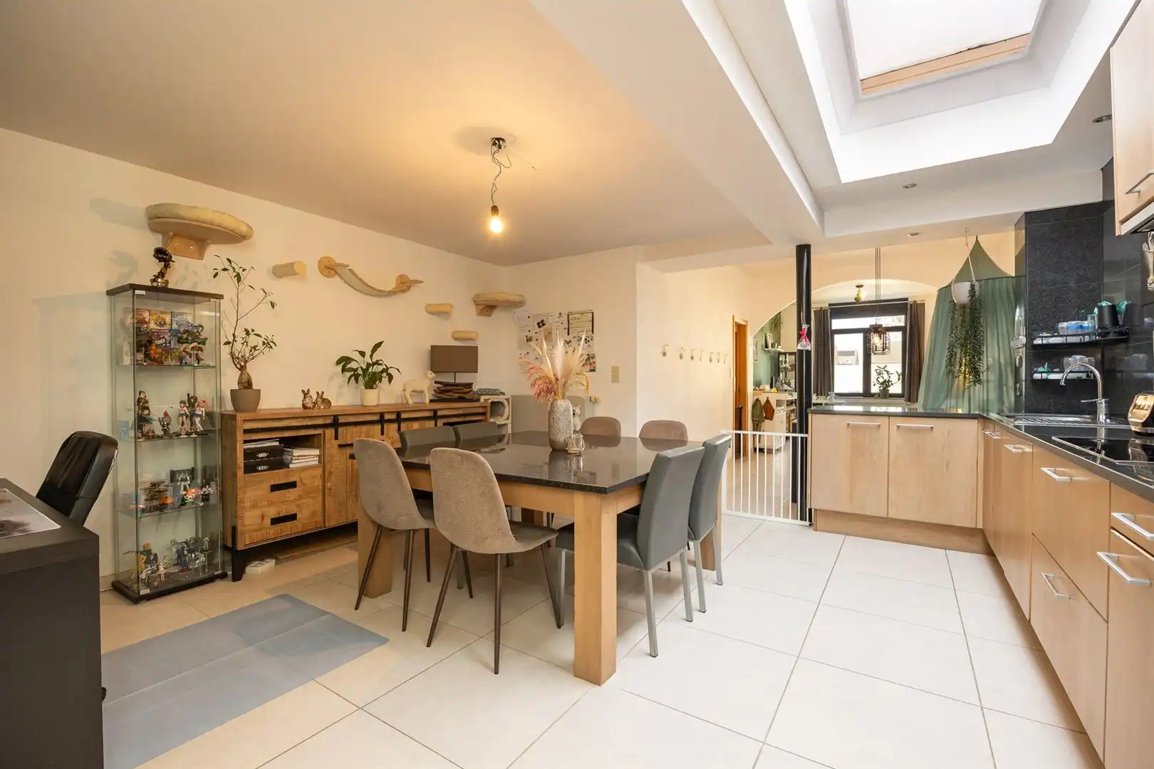 Verrassend ruime woning met 7 slaapkamers en tuin. foto 8