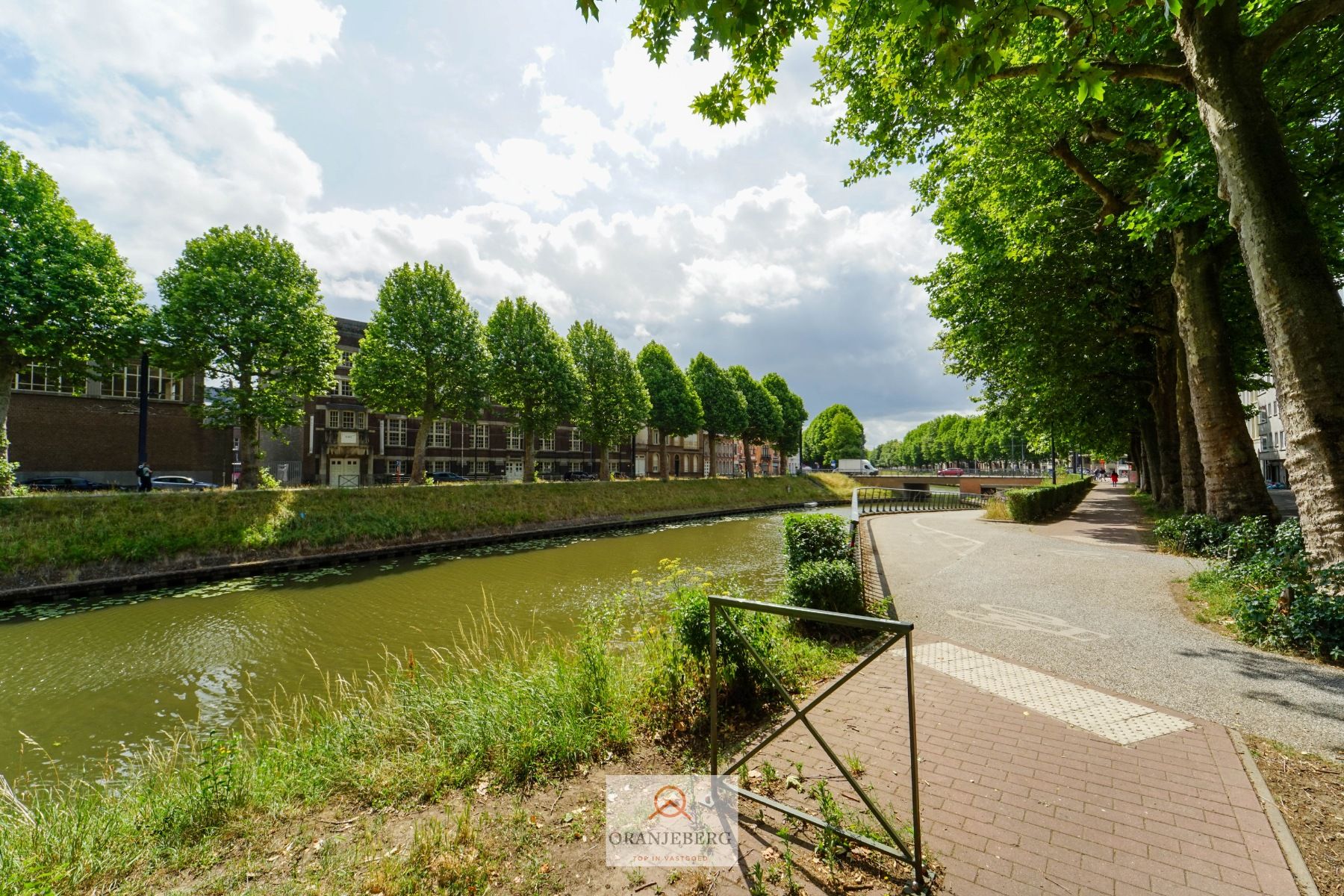 Statig pand met 6 kantoorruimtes, keuken én zicht op het water aan de Coupure foto 28