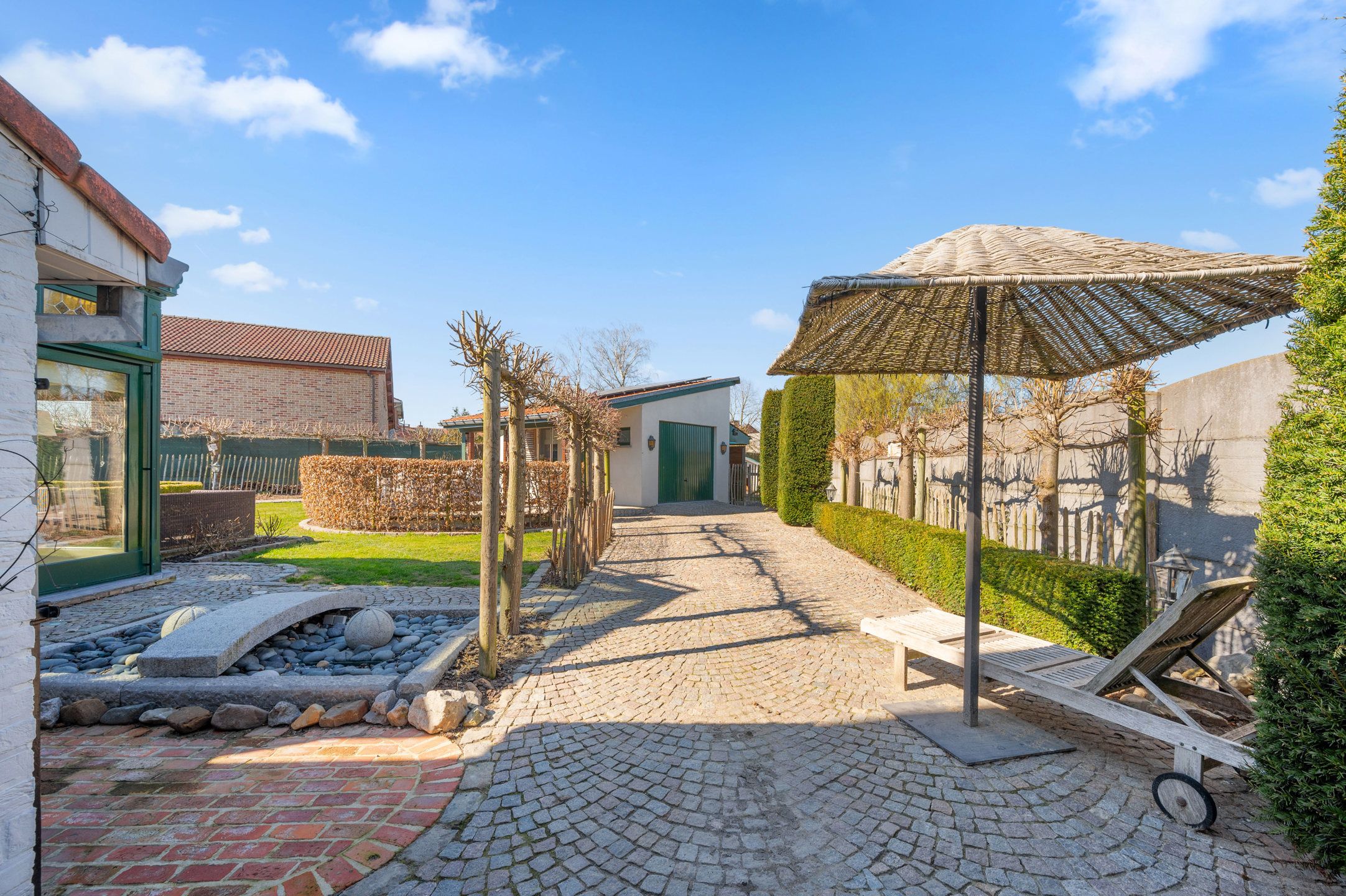 Villa gelegen in een rustige wijk foto 26